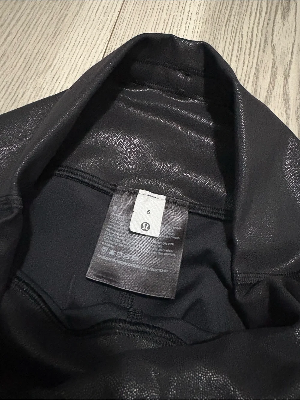 Lululemon Black Luxe Shine Leggings Size 6